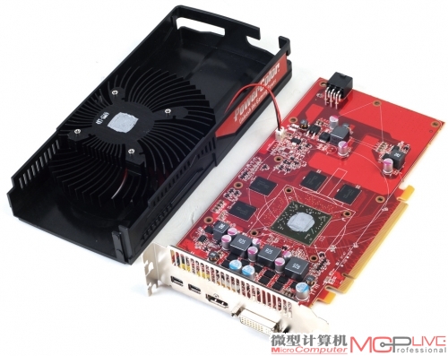 HD 7770显卡拆解图，公版PCB上有大量留白的浪费面积，相信优化后的非公版能用更小的PCB完成HD 7770的设计。由此能明显降低成本，伴随而来的就可能是售价的大幅度降低。