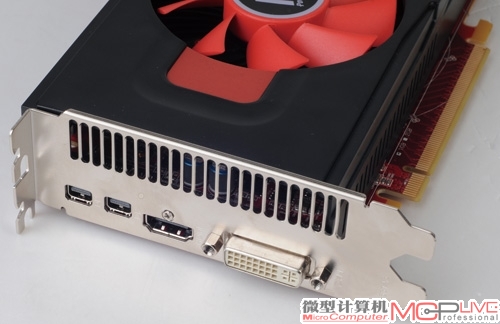 HD 7770显卡接口展示上，HD 7750显卡接口展示下。AMD公版显卡标配Displayport是惯例，能支持单卡3屏也是必须的。