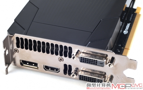 显示输出接口上GTX 680和GTX 580大不相同。NVIDIA第一次在公版显卡上加入了对标准Displayport接口的支持。不会是单单增加接口数量这么简单吧？支持Displayport的GTX 680有什么秘密？