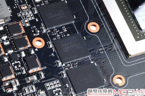 来自海力士的0.3ns GDDR5颗粒，为GTX 680提供了高达6000MHz的等效显存速度。