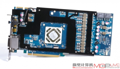 PCB上设计了一体化的金属骨架，加强了PCB的散热和稳固。