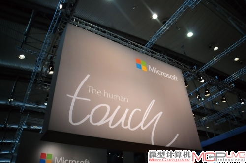 微软以“Thehumantouch”为主题， 全力展示Windows 8 、Windows Phone 8以及Office 365等拳头产品。