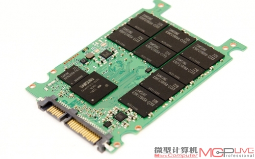 目前SSD的传输速度已经逼近SATA 6Gb/s的上限，图为读取速度高达550MB/s的三星840Pro。